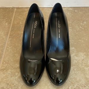 Ecco Black Patent Leather Pumps
